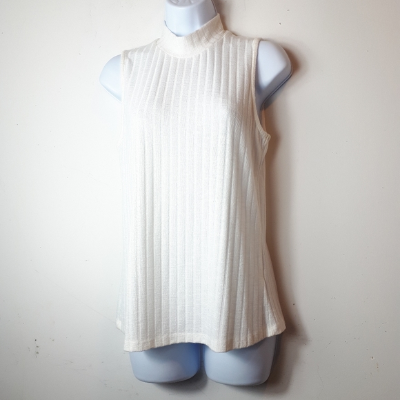 Ricki's Tops - Light Creamy White Sleeveless Mockneck Top Sz M